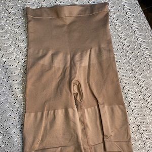 💜💜 Izod Body Shaper Size Large